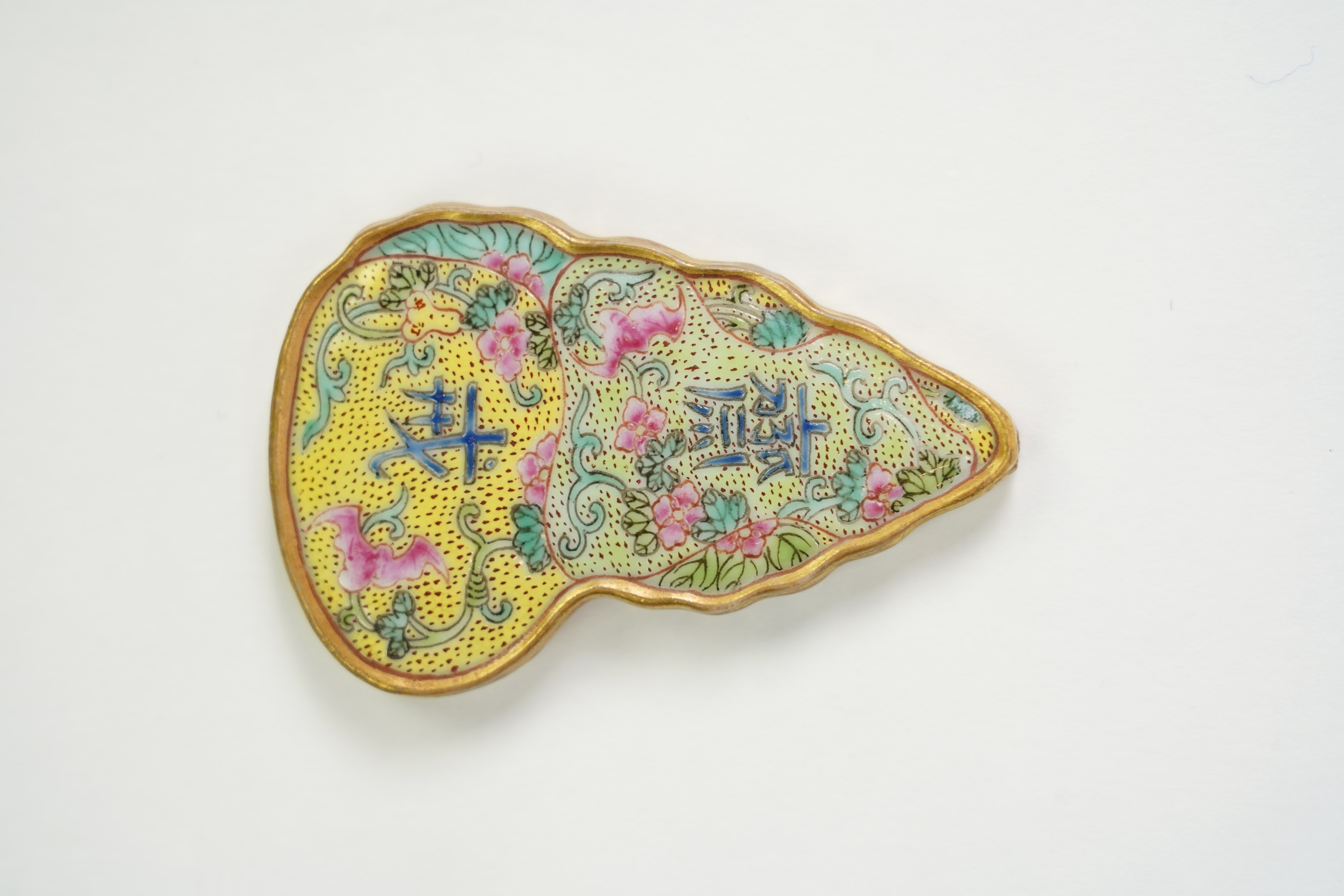 A Chinese enamelled porcelain abstinence plaque